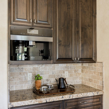 Grand Traditional chefs' kitchen in Mountain View Calabasas