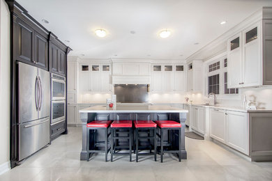 Example of a trendy kitchen design in Toronto