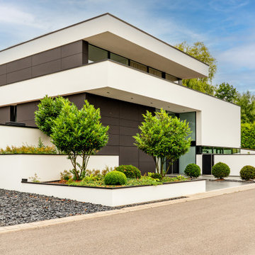 Modern, clean, high-end. Moderne Gartenanlage in Coburg.