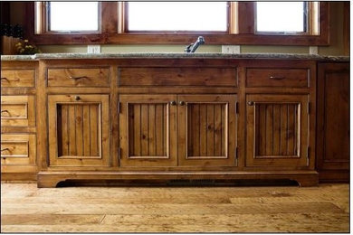Inspiration for a timeless kitchen remodel in Milwaukee