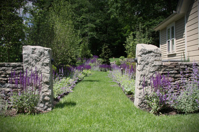 Inspiration for a mid-sized traditional side yard landscaping in Boston.