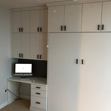Office Meets Guest Room in a Chicago High-Rise