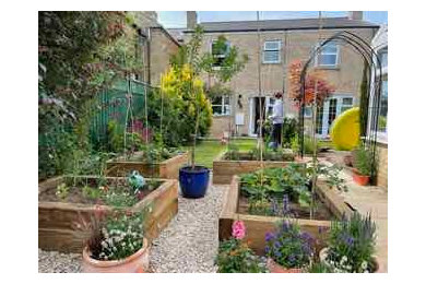 Inspiration for a small eclectic back full sun garden in Other with a raised bed, gravel and an upvc fence.