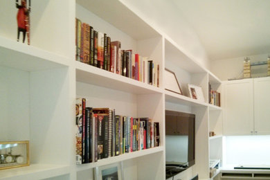 Example of a classic living room design in Miami