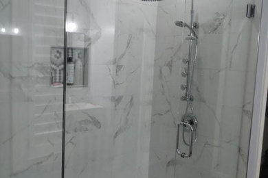シャーロットにあるおしゃれな浴室の写真