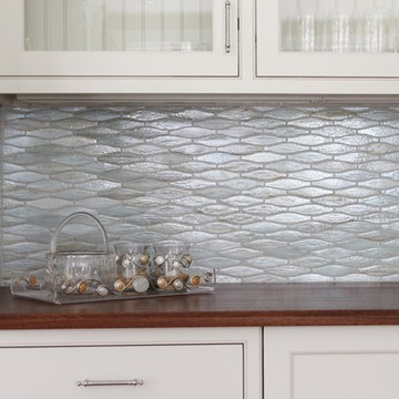 Cape Cod Home: Kitchen & Dining Area