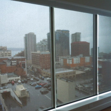 Sunscreen roller shades