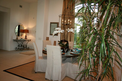 Example of a classic dining room design in Los Angeles
