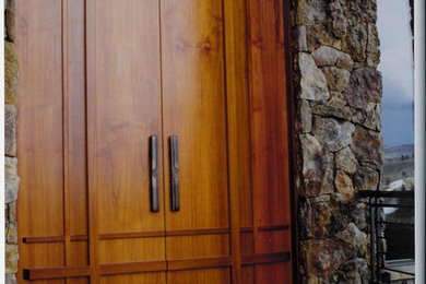 Example of a classic entryway design in Denver