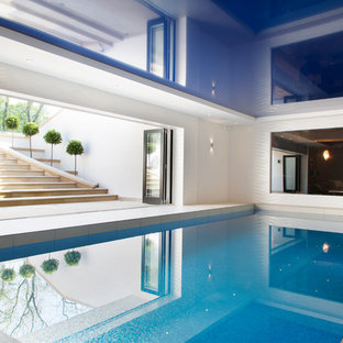 Großer, Gefliester Moderner Indoor-Pool in rechteckiger Form in Cheshire
