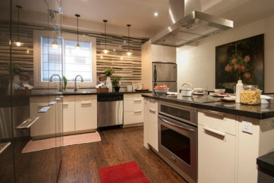 Example of a kitchen design in Kansas City