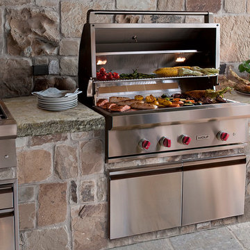 Pizza Ovens & BBQs out of Stone for Outdoor Cooking