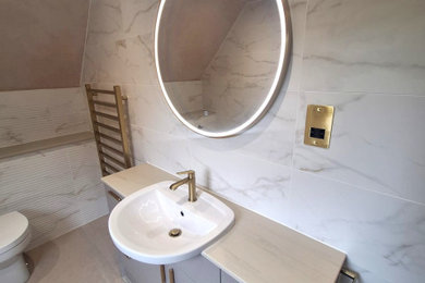 This is an example of a contemporary bathroom in Glasgow.