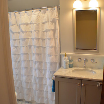 Petite bath