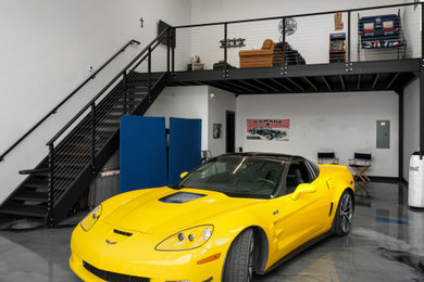 Garage - industrial garage idea in Columbus