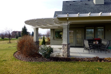 Example of a mid-sized arts and crafts exterior home design in Boise