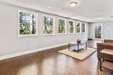 Example of a living room design in Jacksonville