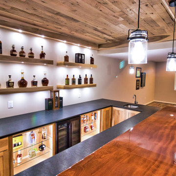 Luscious Liberty Township Live-edge bar