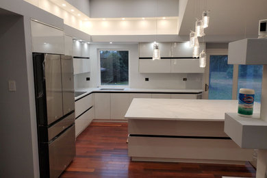 Inspiration for a modern kitchen remodel in Philadelphia