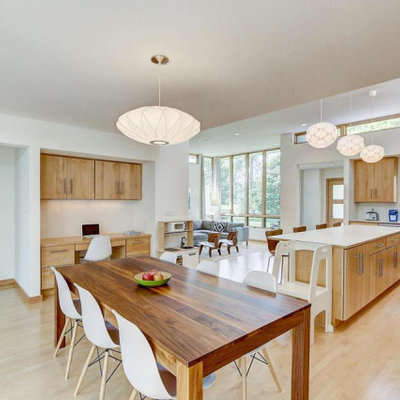 Inspiration for a contemporary home design remodel in Milwaukee