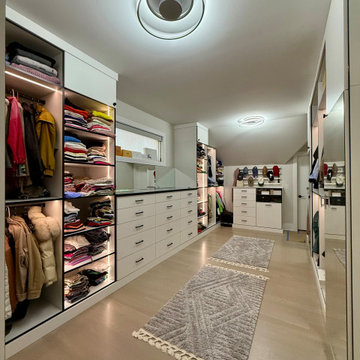 Fully furnished Burr Ridge custom closet
