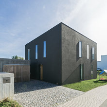 Architektur: Ein grauer Kubus lässt die Landschaft leuchten