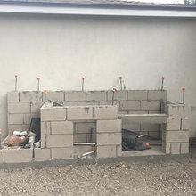 Outdoor kitchen backsplash