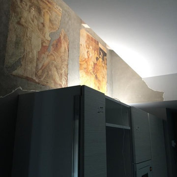 Illuminazione cucina con affresco