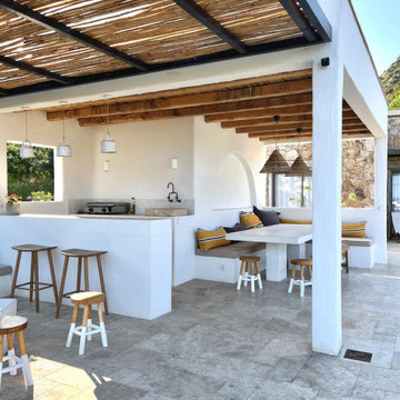 POOL HOUSE côté cuisine et coin repas