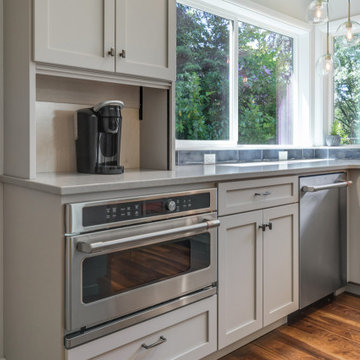 Warm Contemporary Kitchen