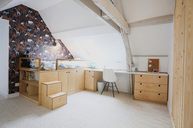 Photo of an eclectic kids' bedroom in Reims.
