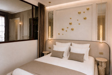 Idées déco pour une chambre haussmannienne classique.