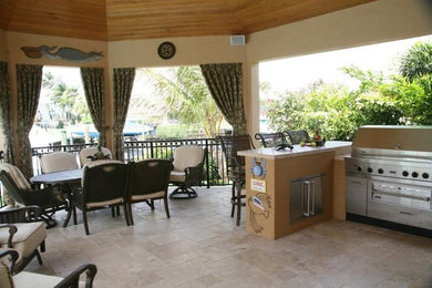 Patio photo in Miami