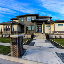 HIPPED MODERN/CONTEMPORARY HOMES
