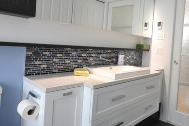Example of a trendy bathroom design in Montreal