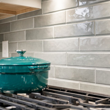 Transitional Hybrid Kitchen Remodel Done in a Two-Tone Color