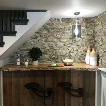 1600s Basement Lounge