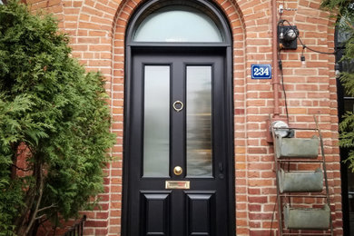 Country entryway photo in Toronto