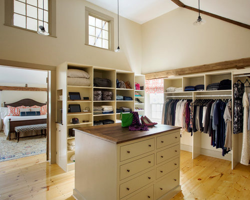Farmhouse Closet Design Ideas, Remodels & Photos