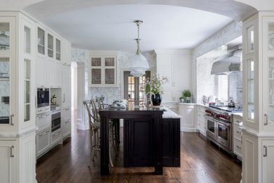 Example of a transitional kitchen design