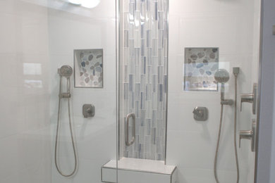 Bathroom - modern bathroom idea in Orlando