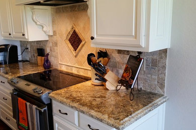 Kitchen - transitional kitchen idea in New Orleans