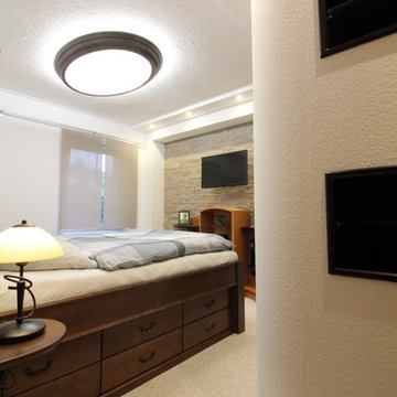 Schlafzimmer mit begehbarem Kleiderschrank