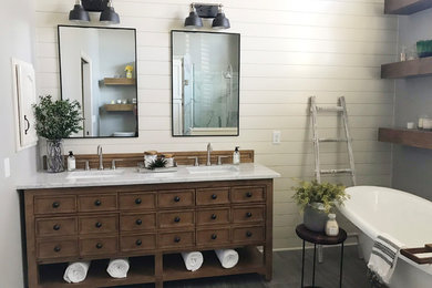 Bathroom - country bathroom idea in Omaha