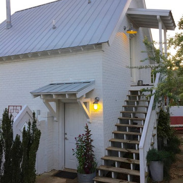 BirdHouse Garage Apartment: Side Facade
