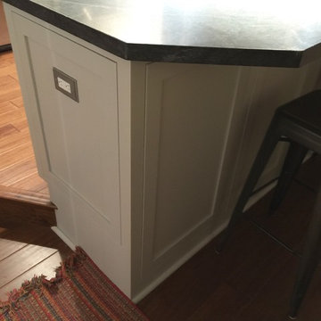 U-shaped, Shaker-style kitchen