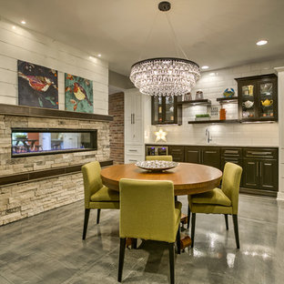 オマハの広いトランジショナルスタイルのLDKの画像 (グレーの壁、両方向型暖炉、コンクリートの床、石材の暖炉まわり、グレーの床)