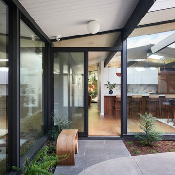 Flowing Courtyard Eichler