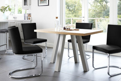 Cross and Form 4 Seater Oak Dining Set