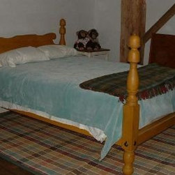 Acorn Turned Post Bed - Beds